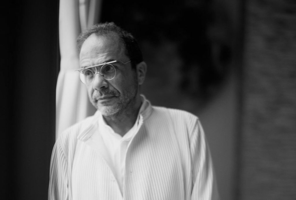 Estudantes da rede pública visitam exposição de Sergio Camargo