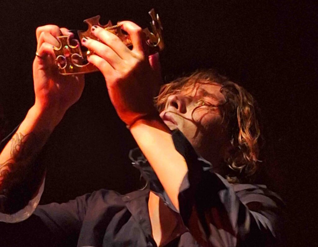 Sombrio no Teatro Ribondi