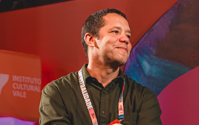 Sempre Um Papo Traz Itamar Vieira Júnior