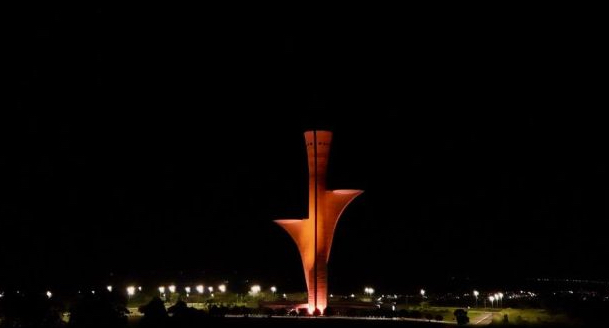 Torre Digital muda de cor para o lançamento do Capital Moto Week