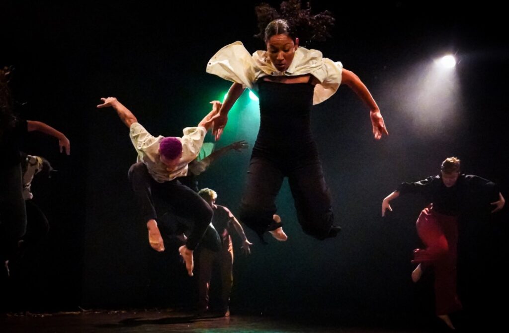 Oficina de Dança Afro Contemporânea na Mostra de Dança Paralelo 16º