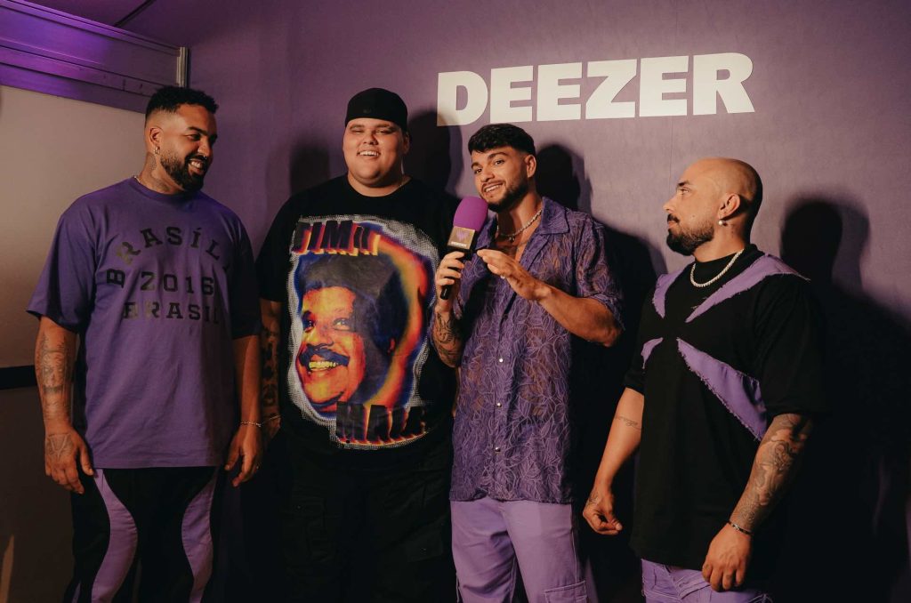 Grupo Menos é Mais agita os fãs no Purple Door da Deezer