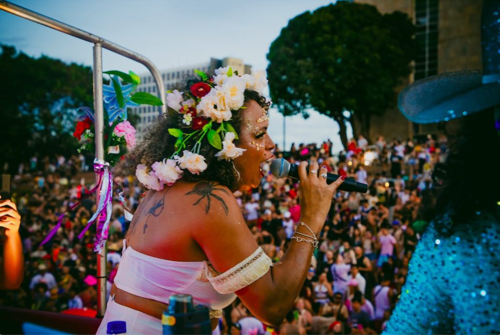 Bloco do Amor leva diversão e afeto ao centro de Brasília