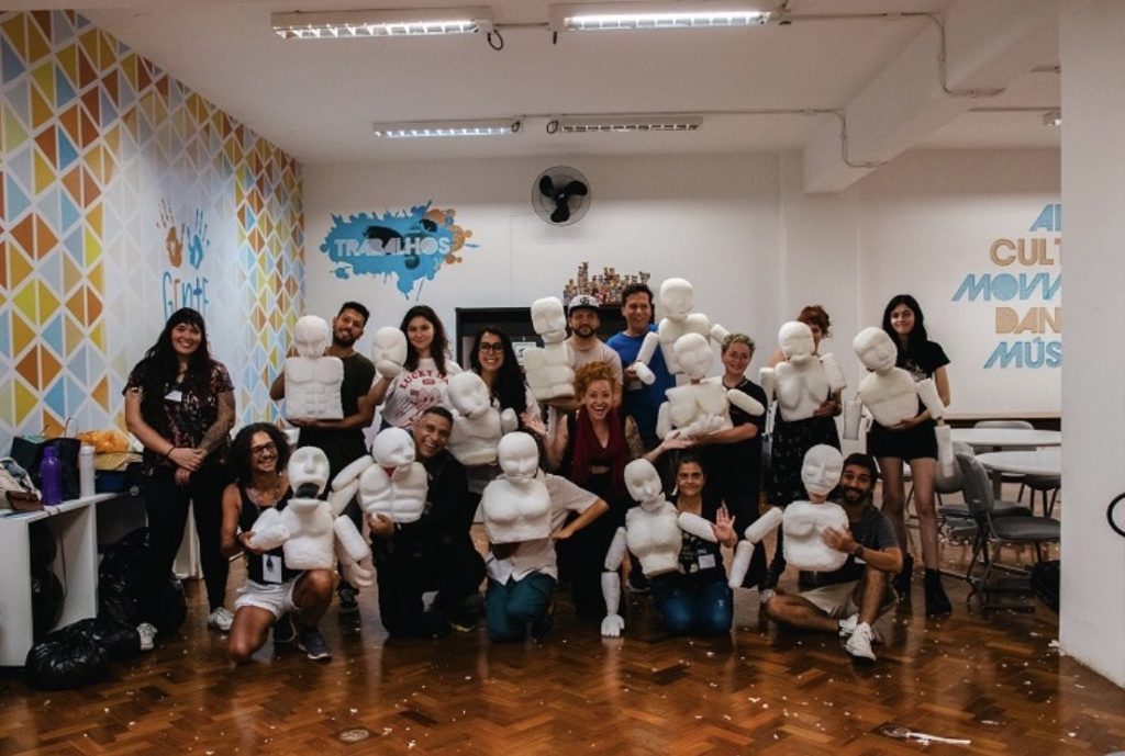 Projeto Mulheres Híbridas da Caixeiras Cia. de Bonecas abre residência gratuita