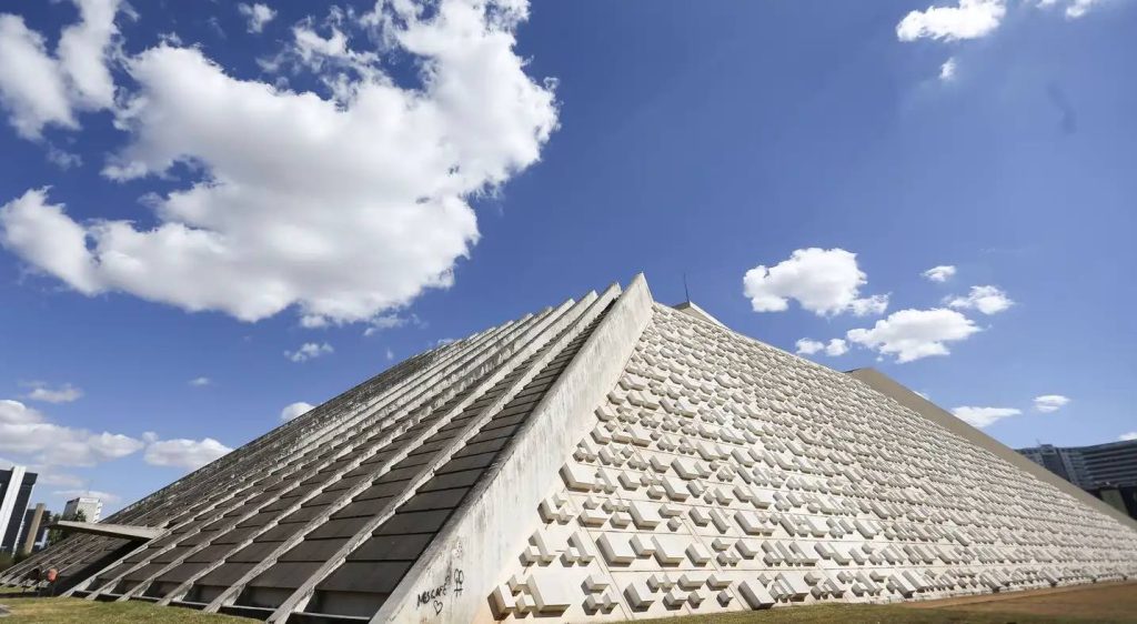 Metrópoles Arte: Teatro Nacional recebe a arte contemporânea de Brasília