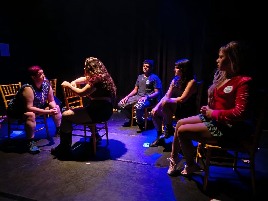 "Clube dos Seis" descreve as alegrias e provações da adolescência